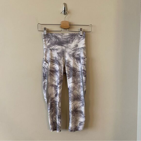 Lululemon Pace Perfect Crop (17") Breeze by White Light Cast / Light Cast - Picture 5 of 16